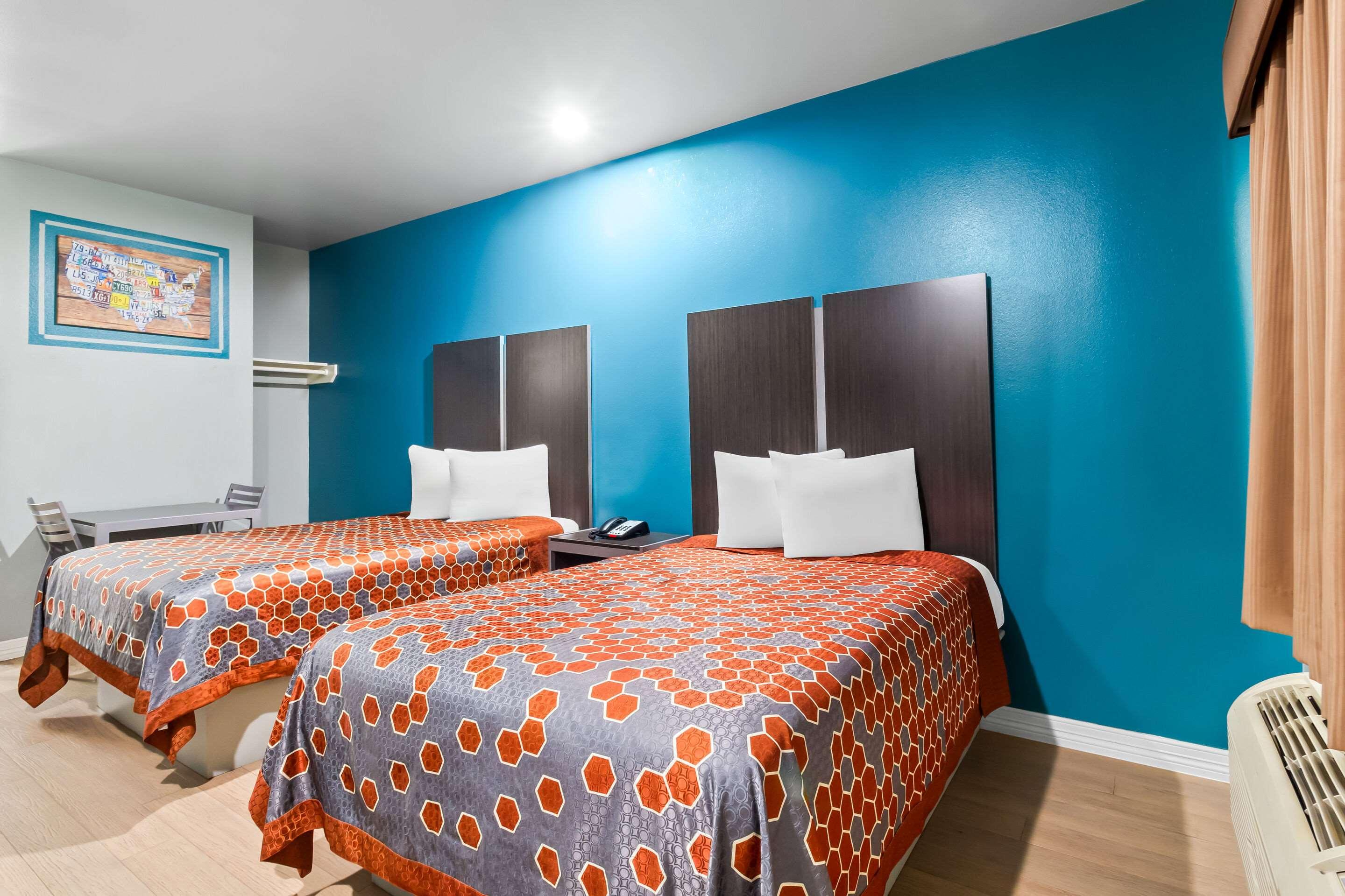 Room, Quadruple