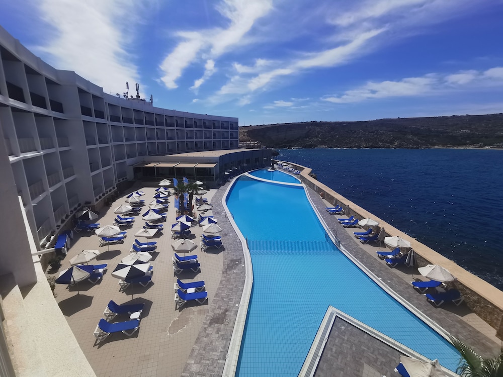 PARADISE BAY RESORT 10/80