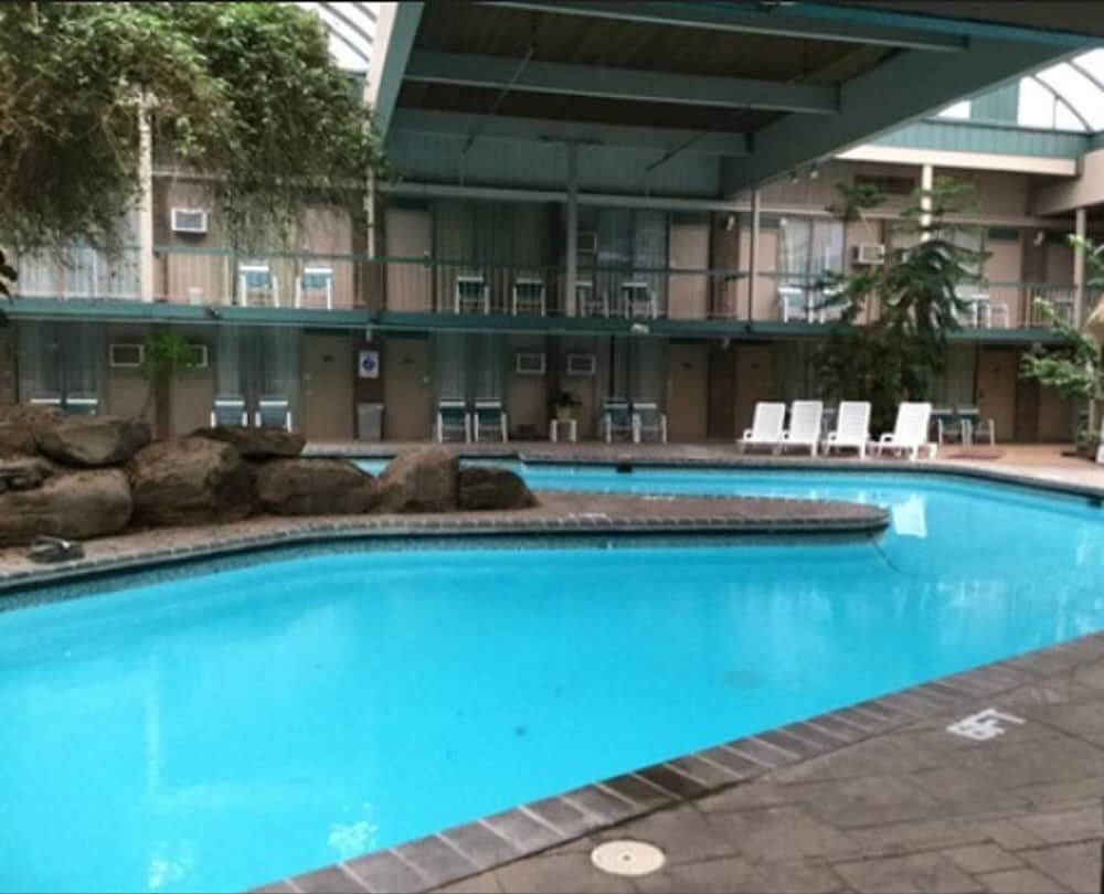 FairBridge Inn & Suites Poconos 16/29