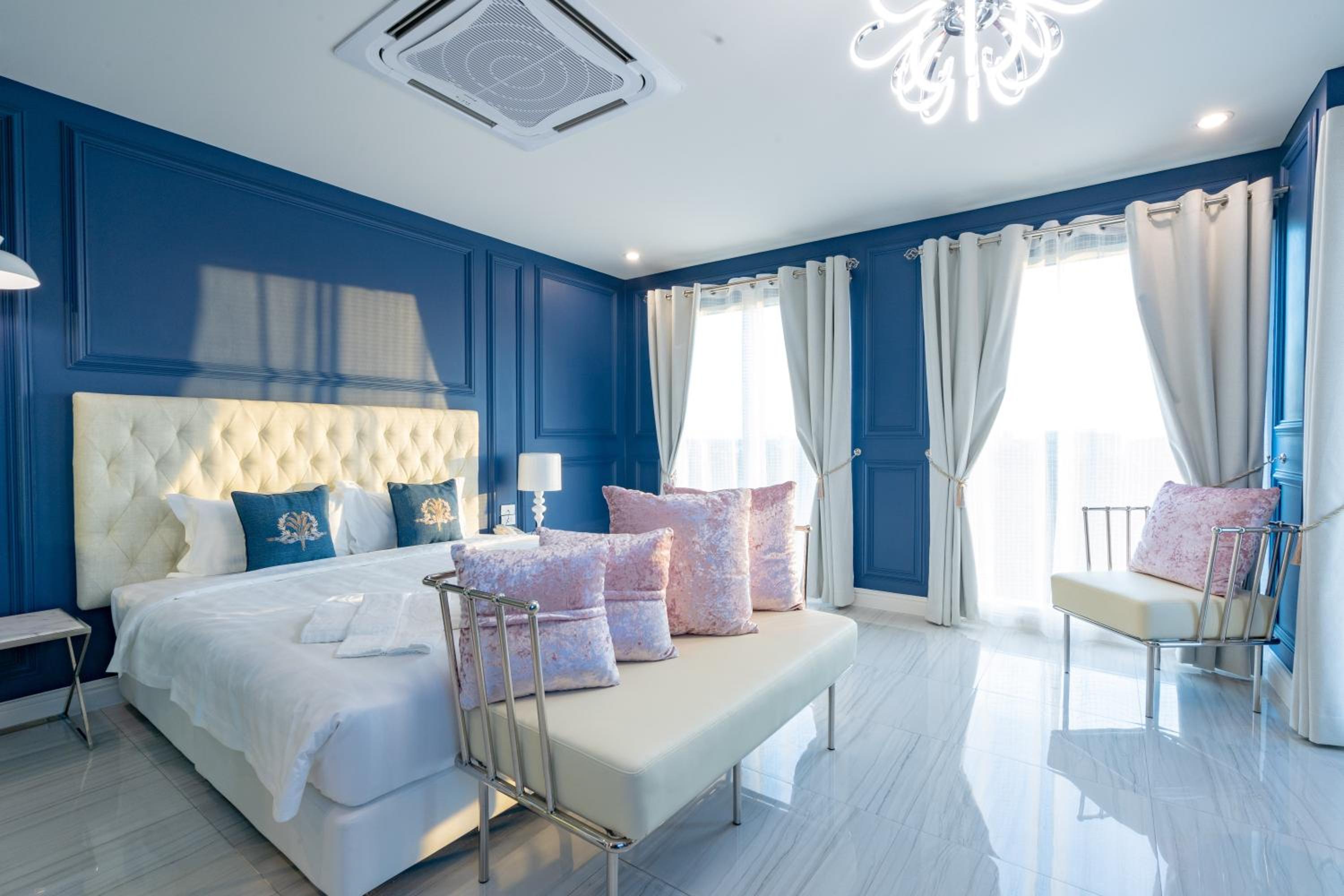 Belle Grand Hotel 28/58