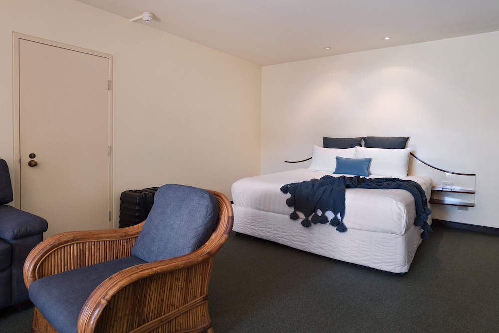 BEACH HOTEL RESORT 15/59