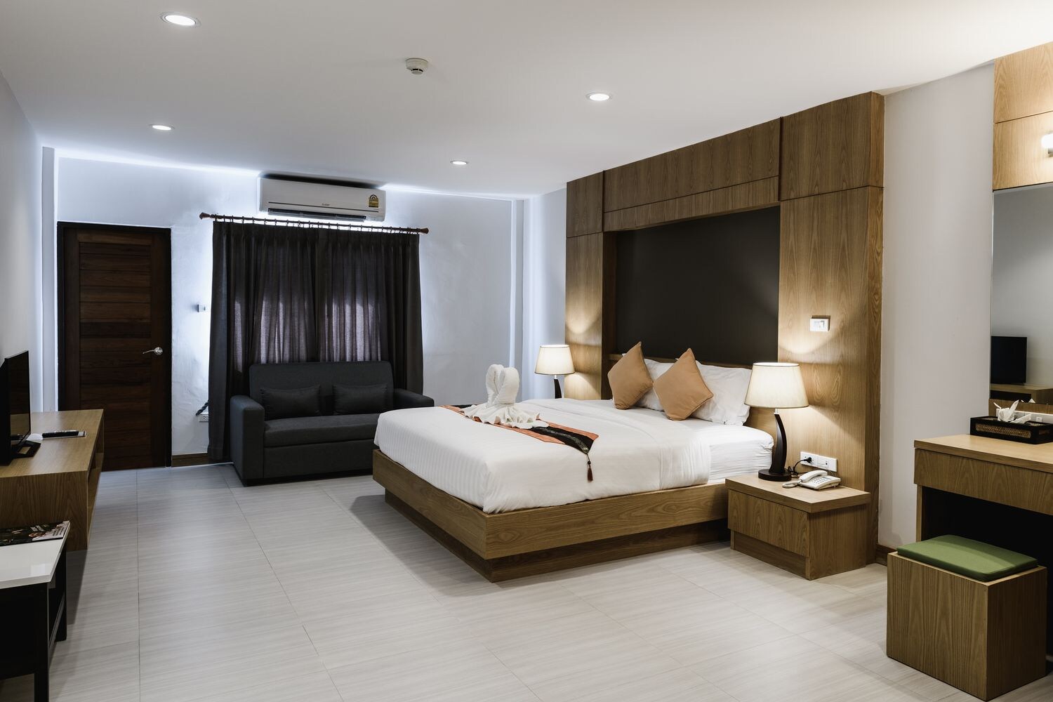 Grand, Deluxe, Double Bed