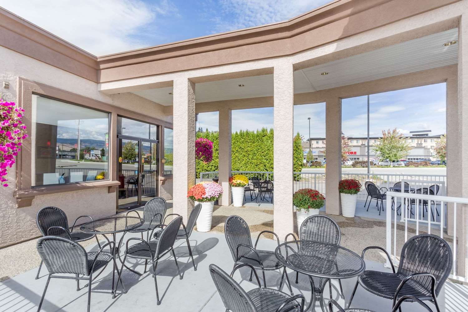 Super 8 by Wyndham Kelowna BC 25/38