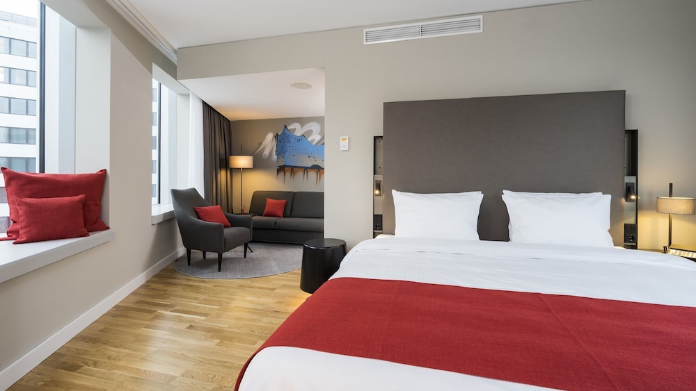 Suite, King Bed, Skyline View, Sofa