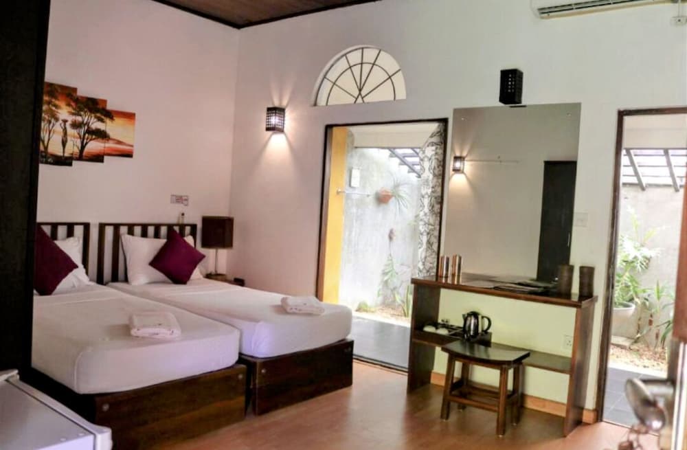 DELUXE, TWIN BEDS
