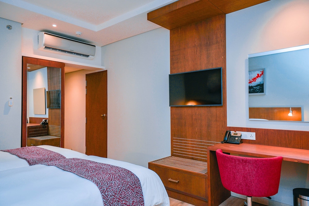 Crowne Plaza Dar Es Salaam 16/74