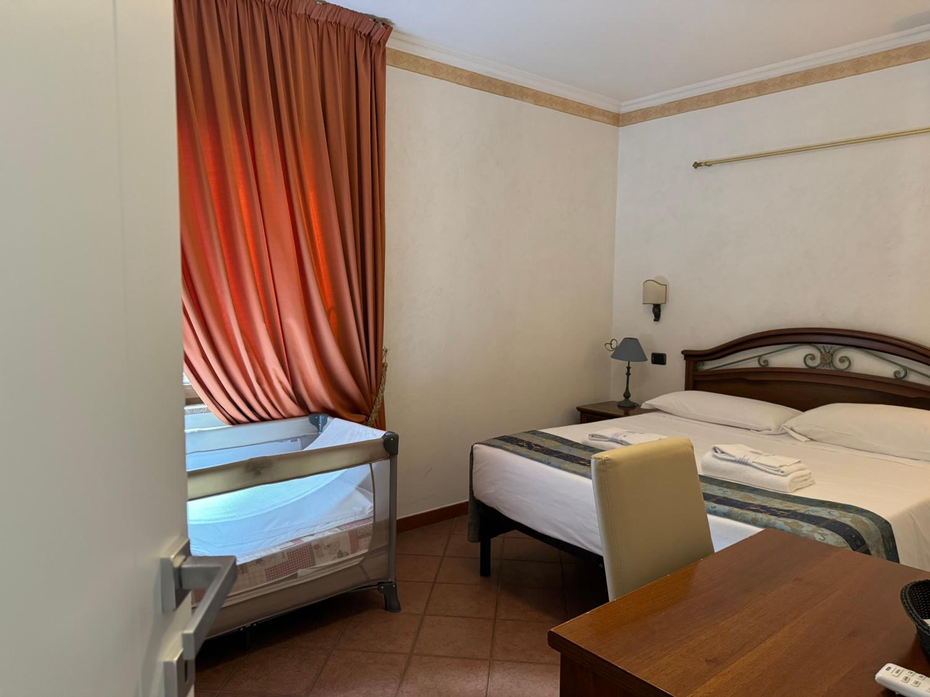 غرفة سوبيريور بسرير مزدوج، Euro House Inn Airport Hotel Residence 8/10