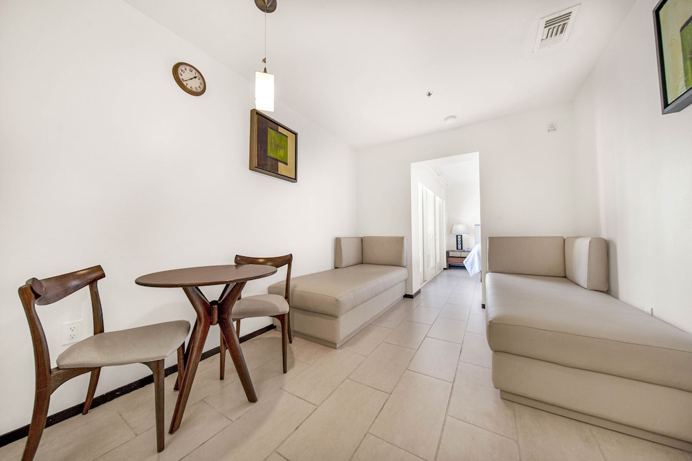 Peninsula Island Resort Spa All Suites 36/66