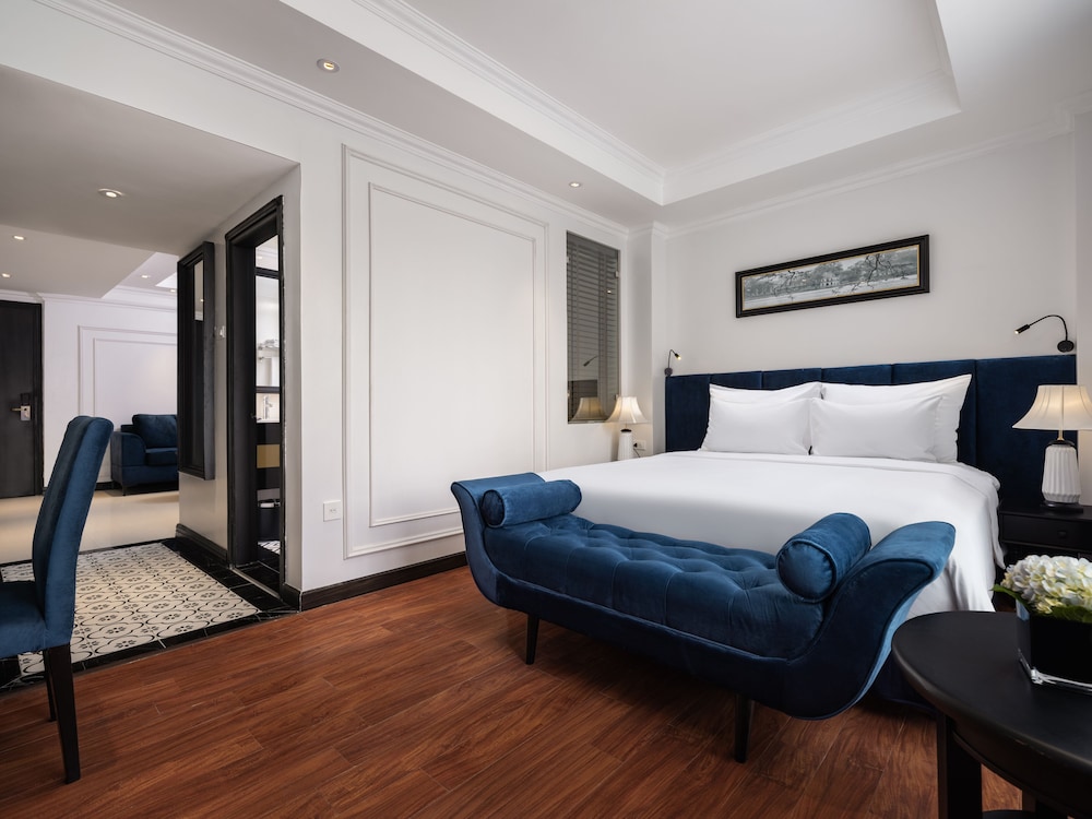 EXECUTIVE, SUITE, KING BED