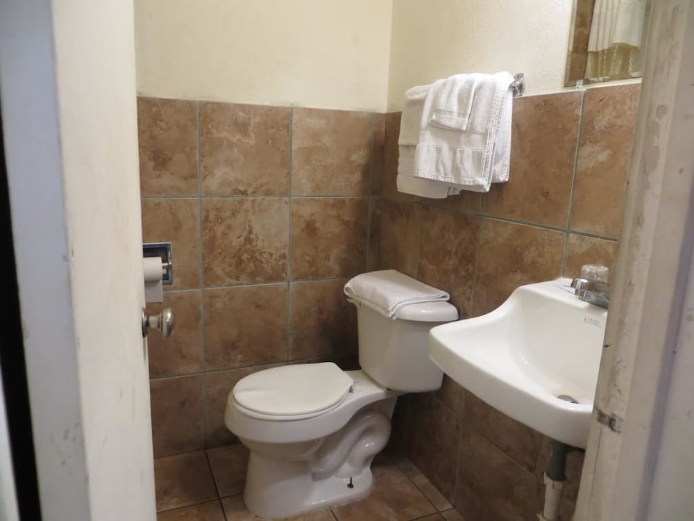 Travel Inn & Suites 12/23