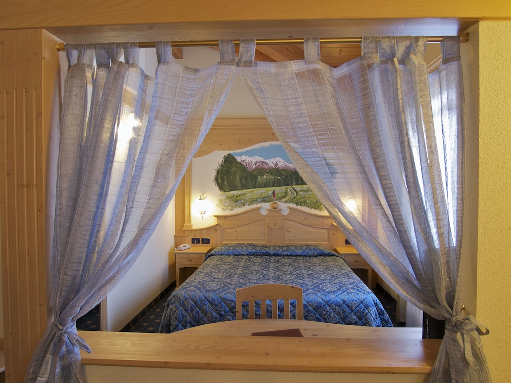 Hotel Madonna Delle Nevi 32/50
