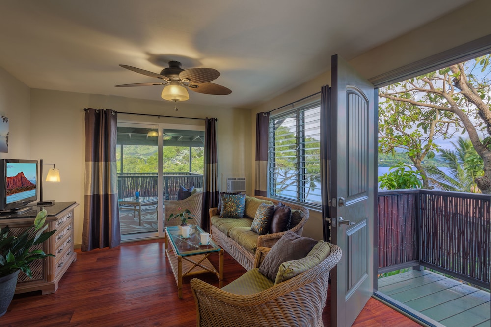 Paradise Bay Resort 44/74