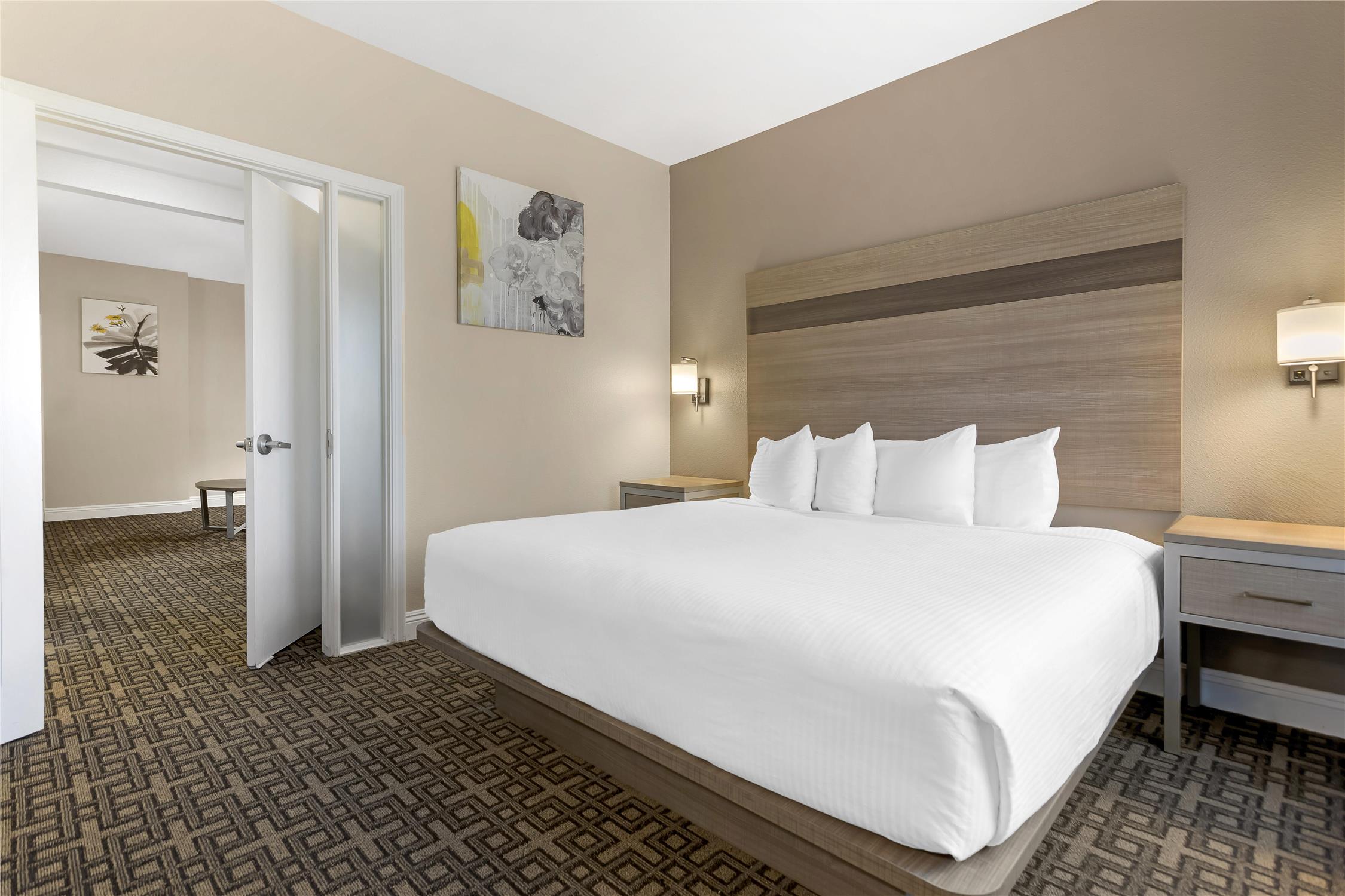 Suite, King Bed