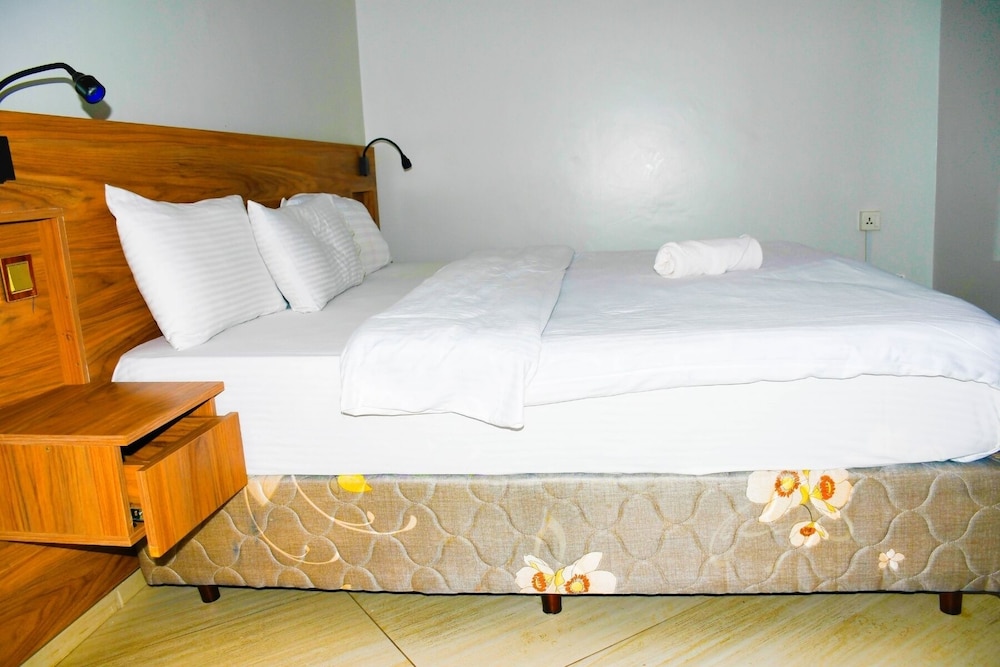 Jewelstone Hotel 34/69