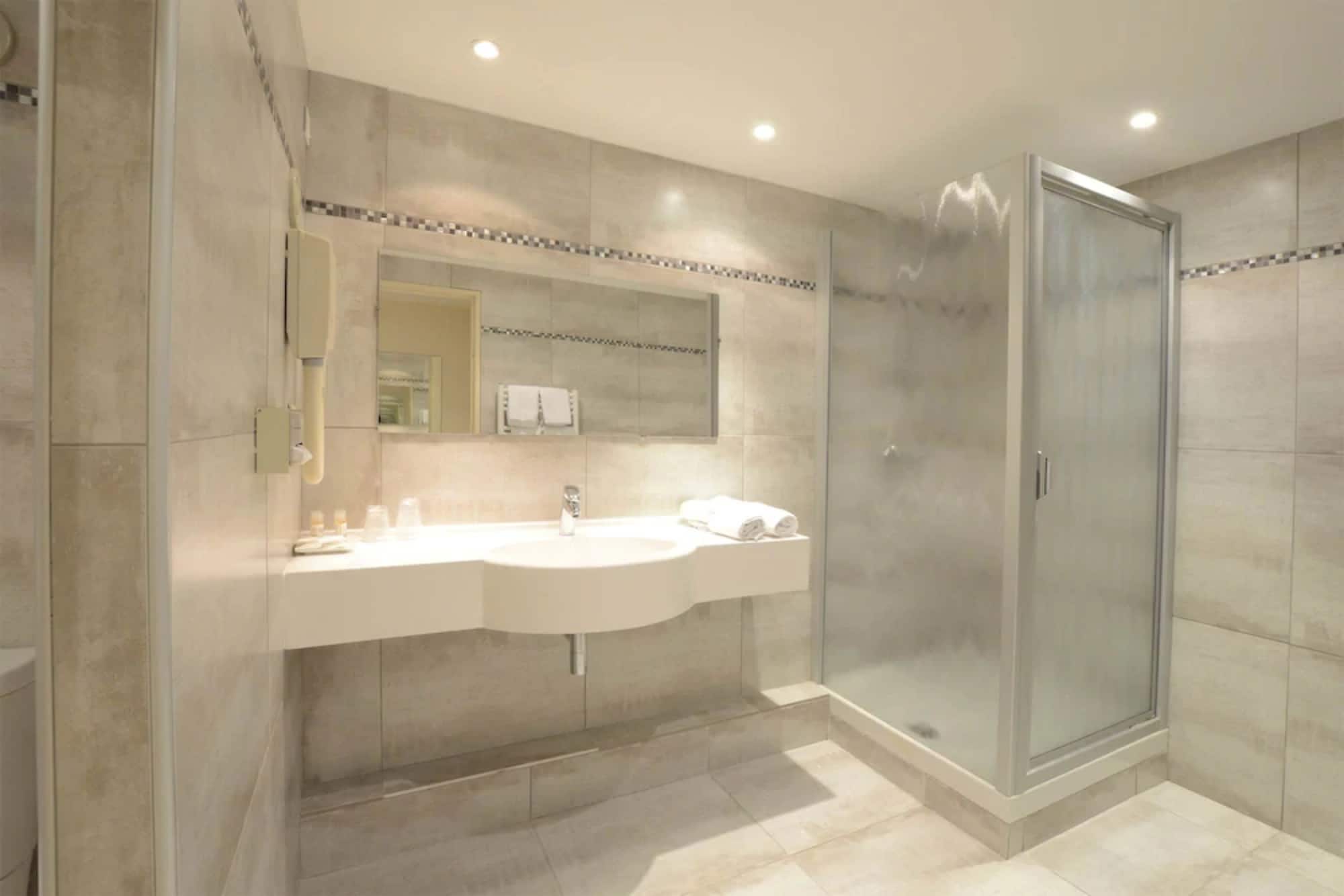 غرفة رباعية بسرير مزدوج وسريرين منفصلين، Hotel Poretta 5/6