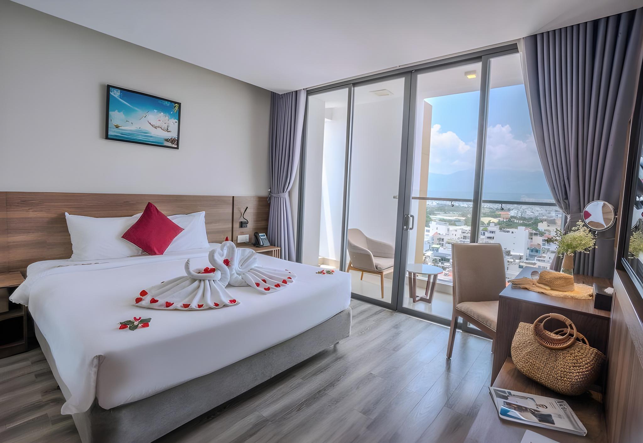 Senior, Double or Twin Bed, City View