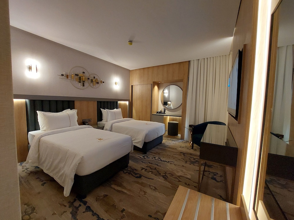 STANDARD, TWIN BEDS, CITY VIEW