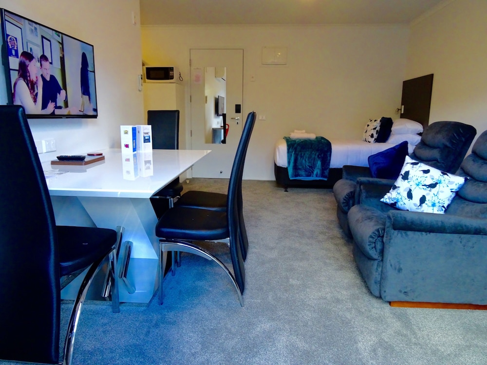 BKs Premier Motel Hamilton 28/38