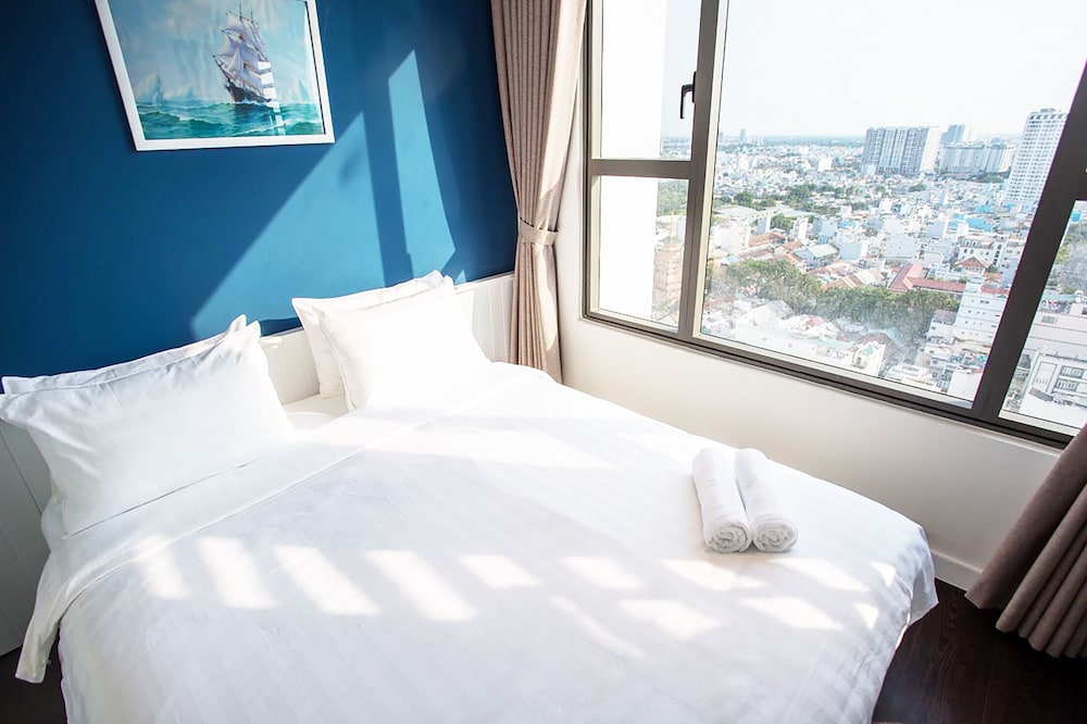 1 BEDROOM, APARTMENT, CITY VIEW