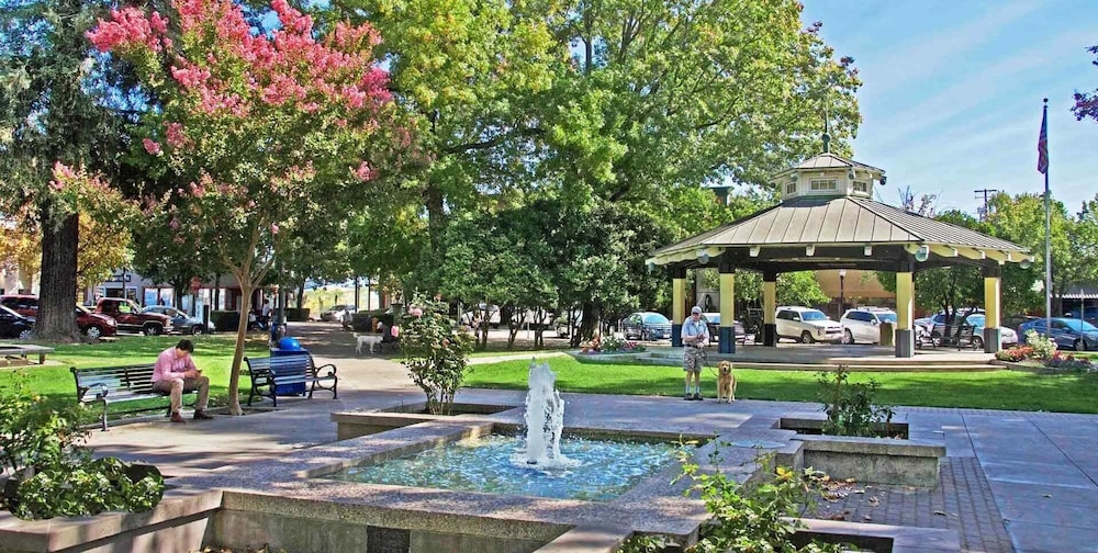Fairview Inn And Suites Healdsburg 1/65