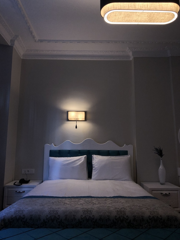 The Void Hotel 4/34