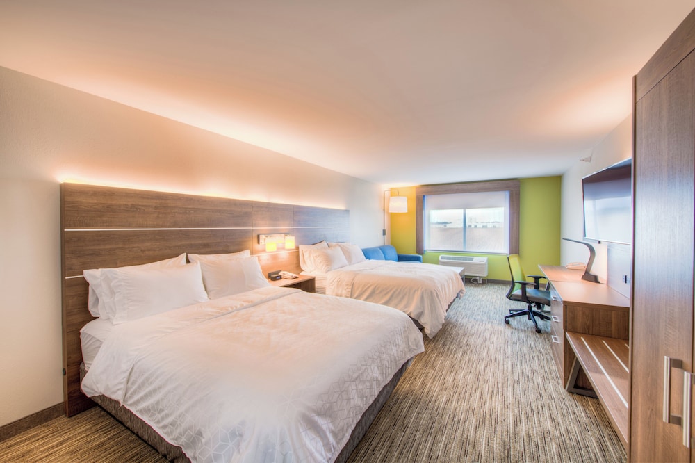 جناح بسريرين كوين مع أريكة لذوي الإعاقة، Holiday Inn Express & Suites Remington 2/5