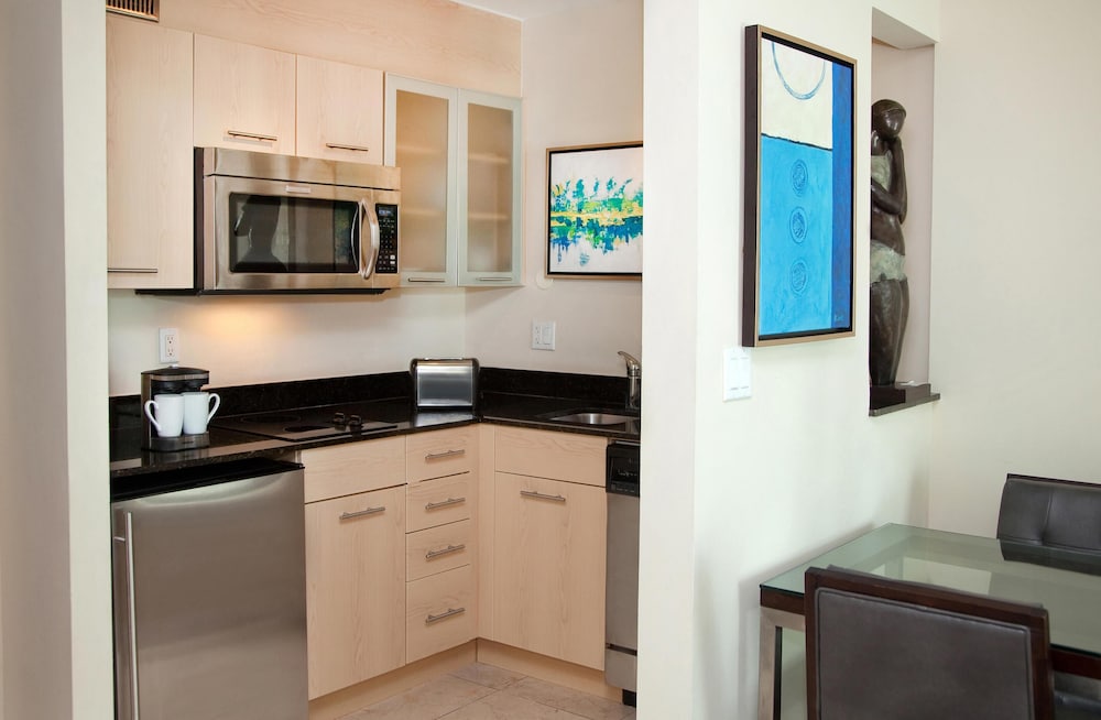 OCEAN, SUITE, 2 QUEEN BEDS, INTRACOASTAL VIEW, BALCONY