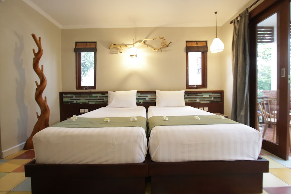 DELUXE, TWIN BEDS