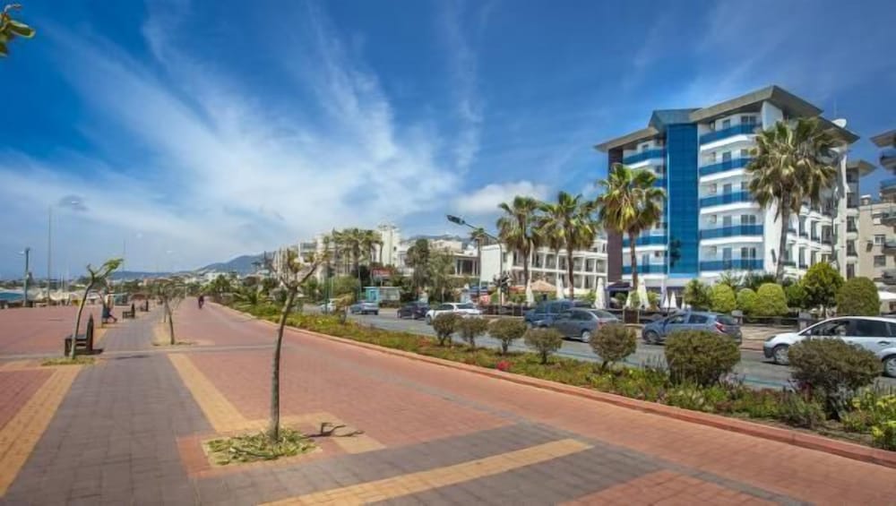 Parador Beach Hotel 44/47