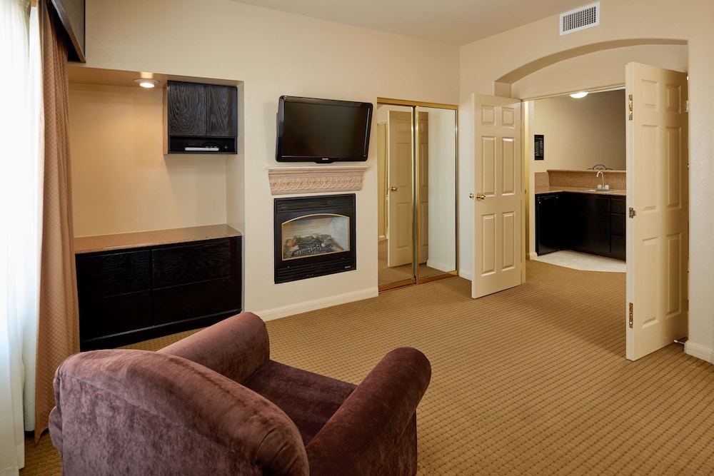 Radisson Hotel El Paso Airport 24/42