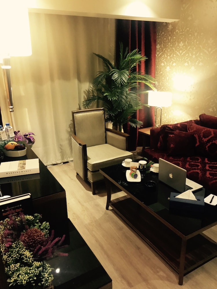 Gems Hotel 67/74