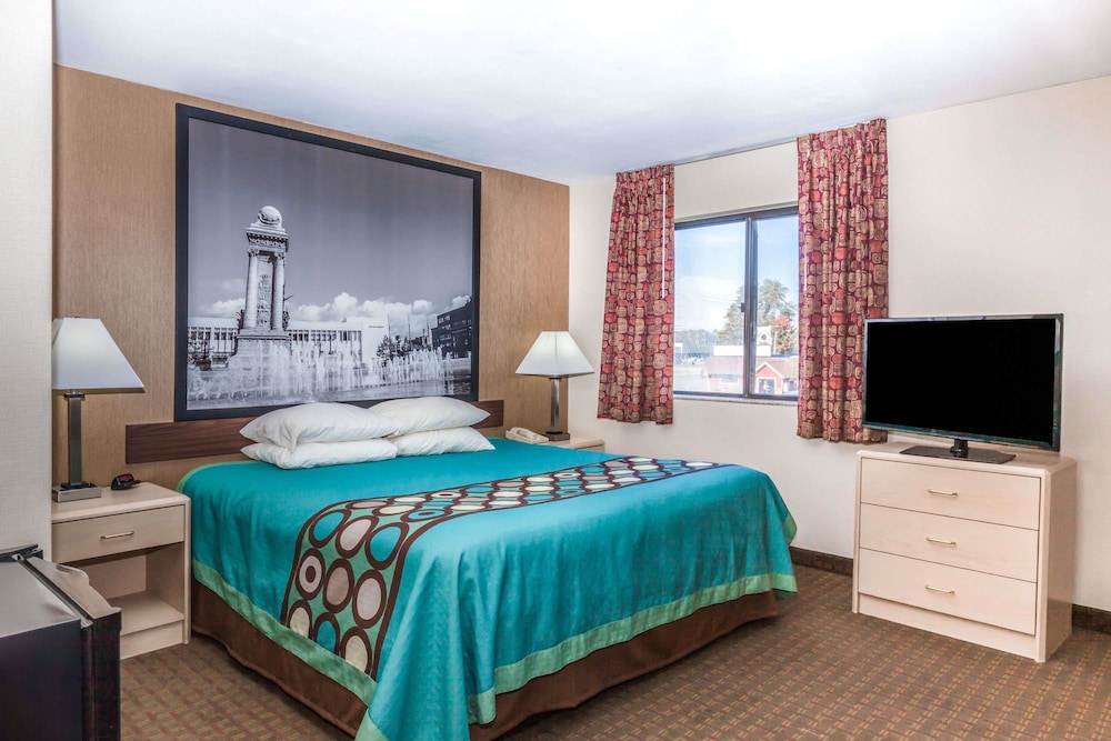 Room at Super 8 by Wyndham Liverpool/Clay/Syracuse Area, LIVERPOOL - NY