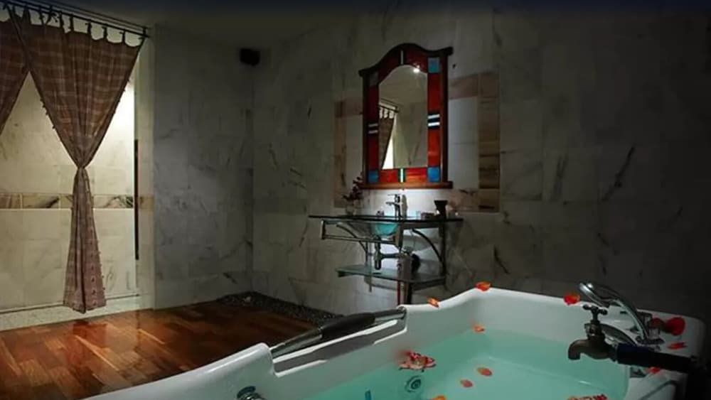 Century Pines Resort 49/50
