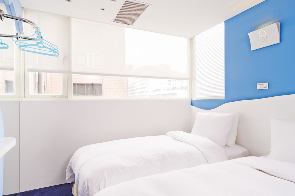 Forever Inn 28/48