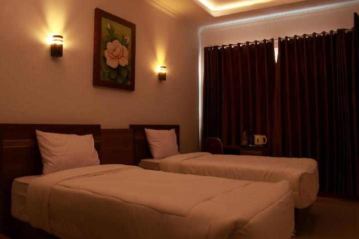 Aluky Hotel 12/15