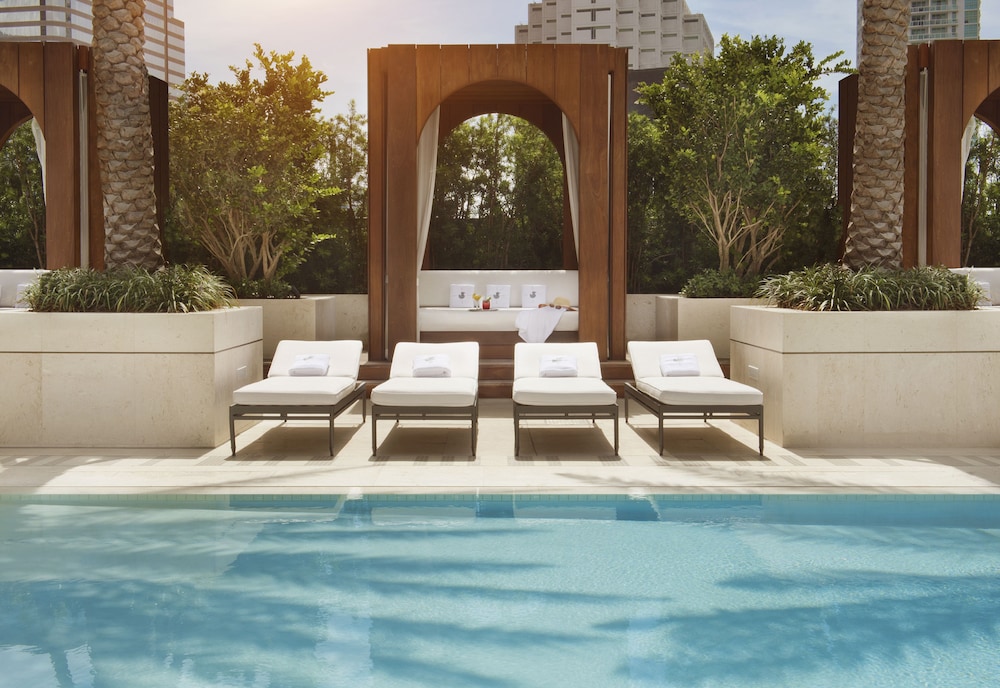 SLS LUX Brickell 35/60