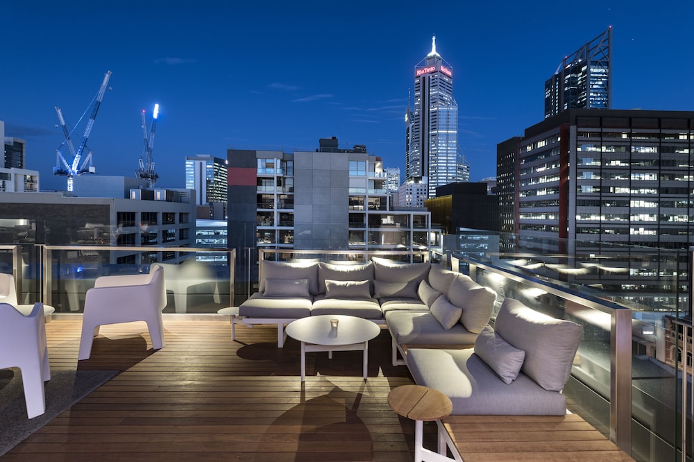 The Melbourne Hotel 64/69