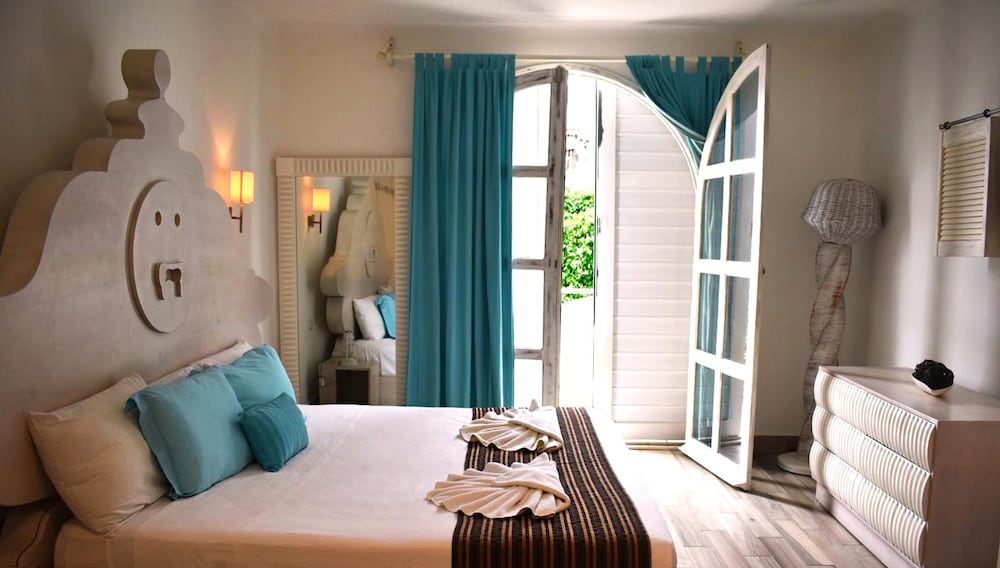 Coco Rio Hotel 24/50