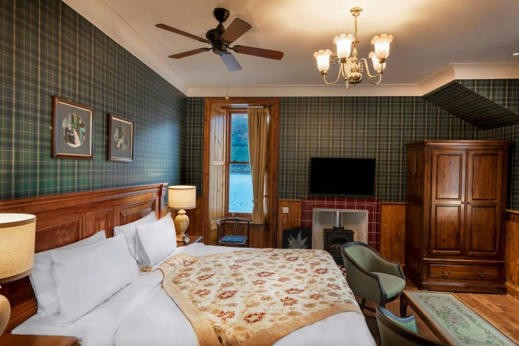 The Whispering Pine Lodge Ex Letterfinlay Lodge Hotel 10/33