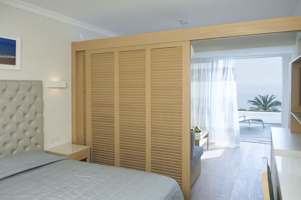 Family suite with sea view