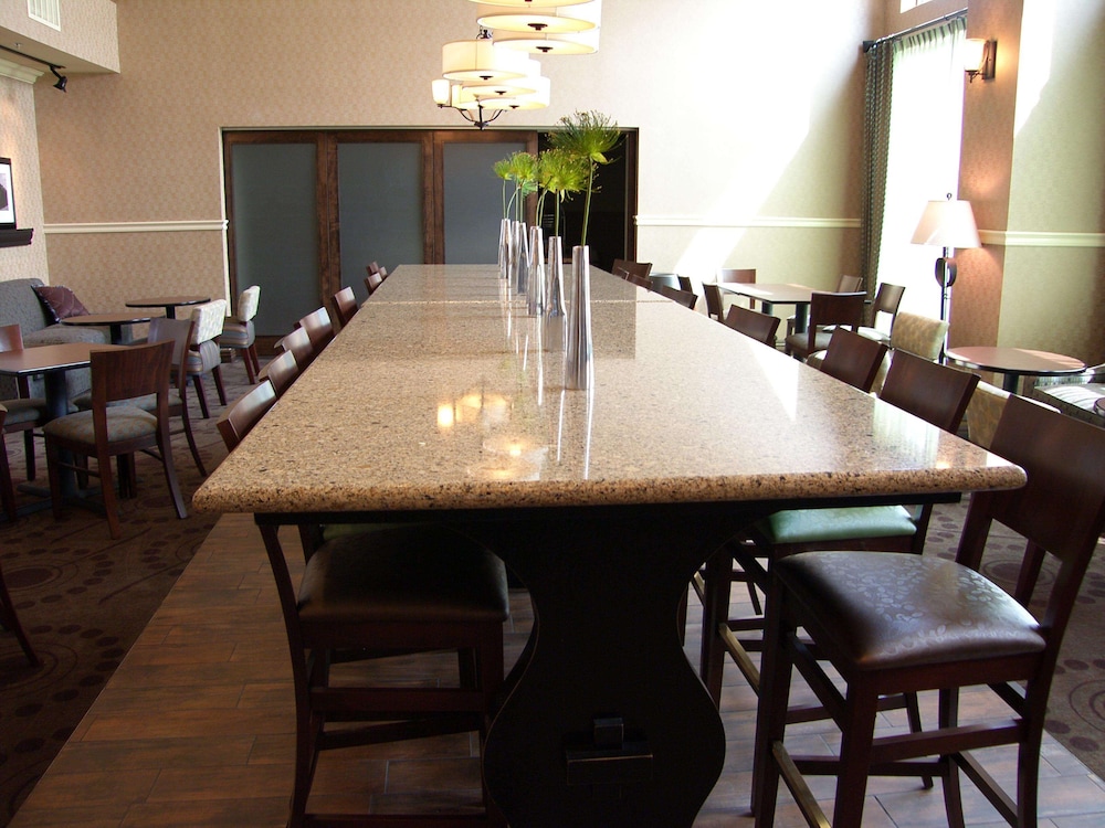 Hampton Inn & Suites Lincoln - North East I-80 51/71