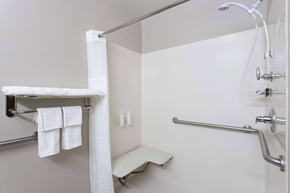 Days Inn by Wyndham Jackson Downtown 24/24