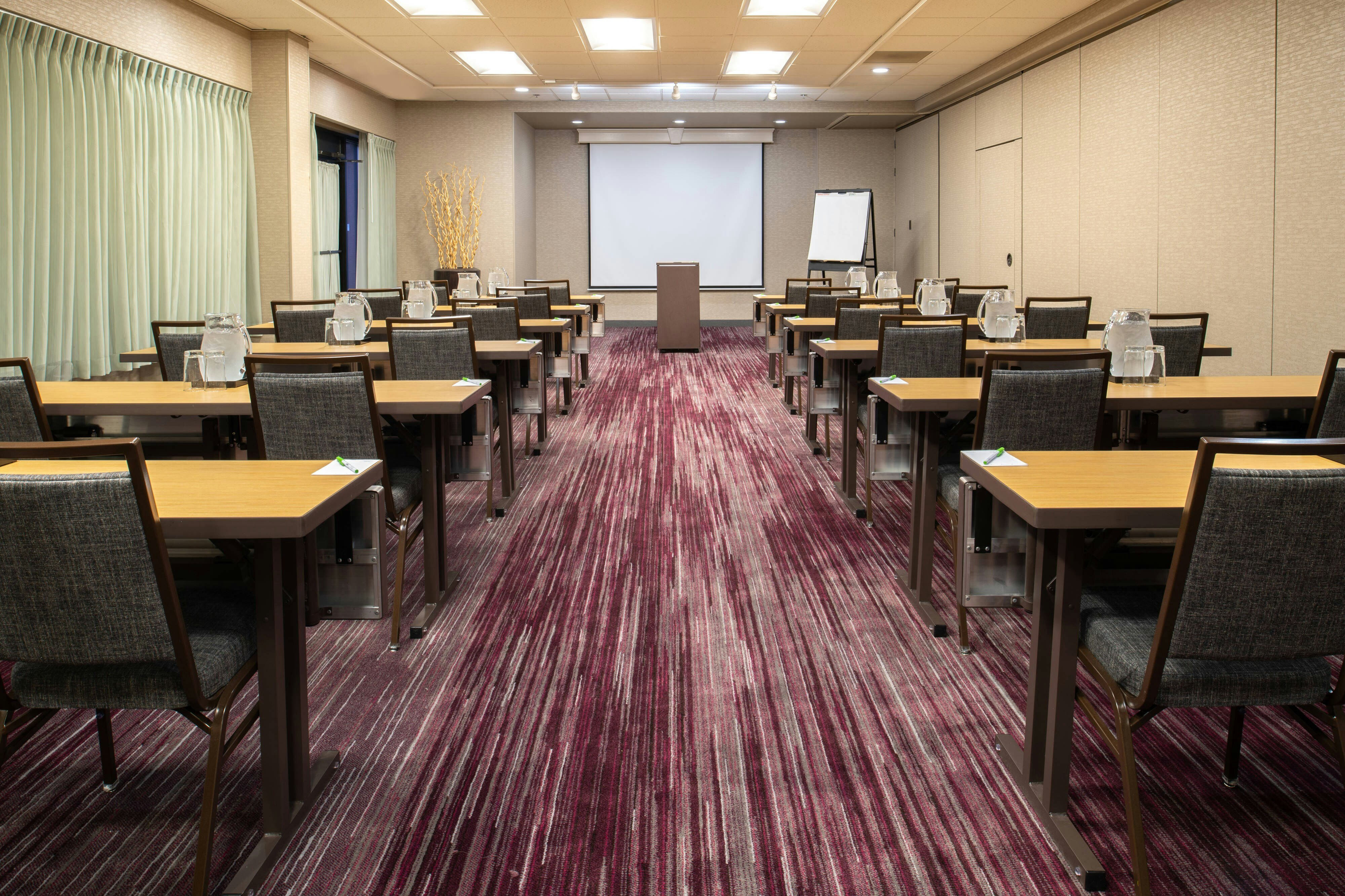 Courtyard By Marriott Portland Airport 13/15
