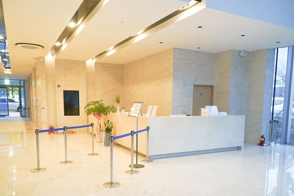 J-one Hotel and Resort 4/41