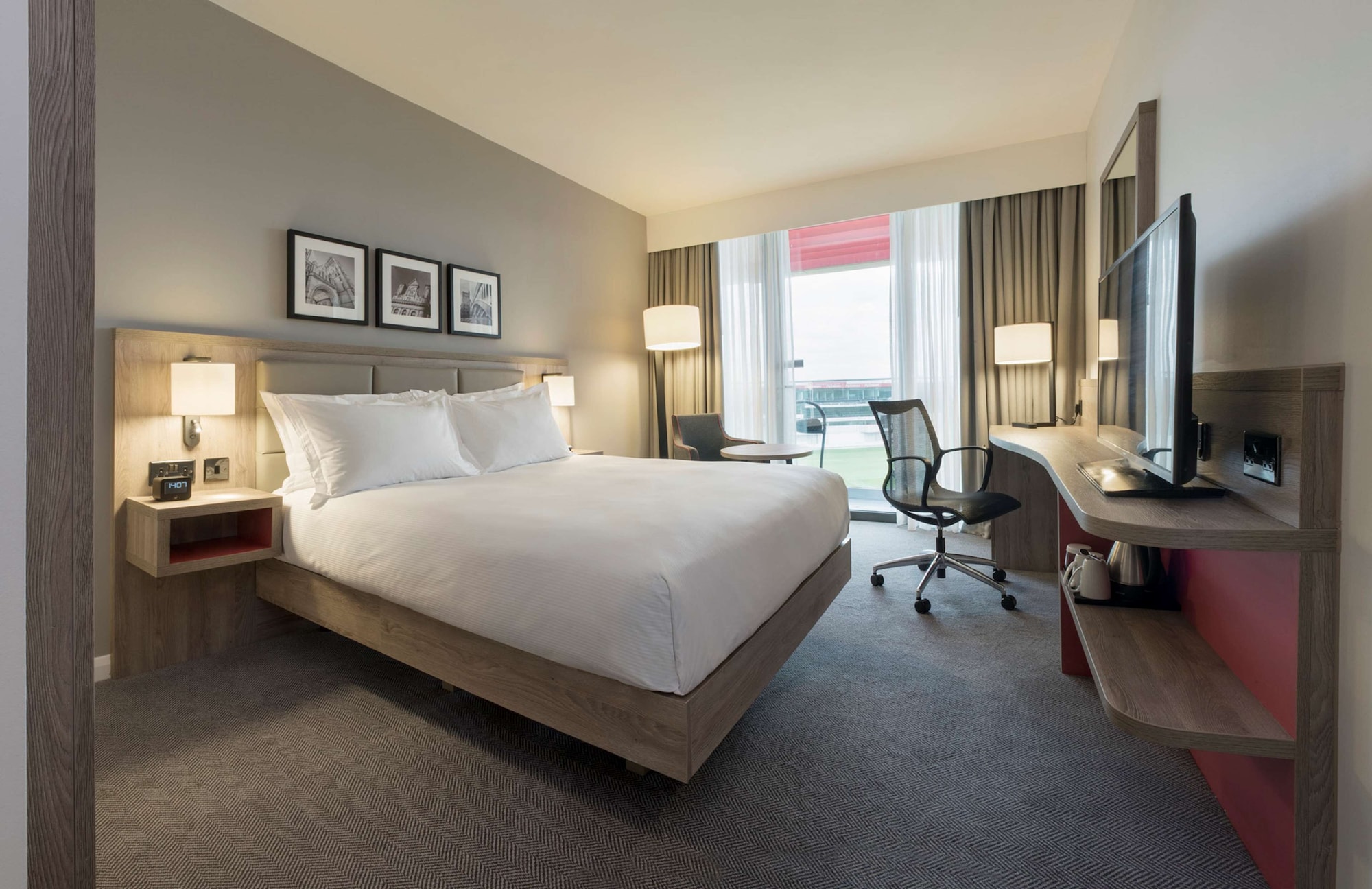 Deluxe, King Bed, Plunge View