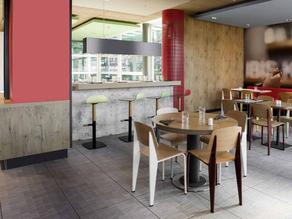 IBIS GENEVE AEROPORT 51/66