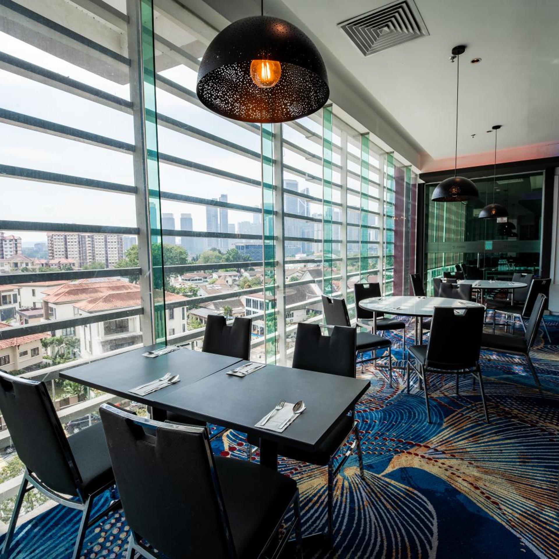 UTM Hotel & Residence 54/66