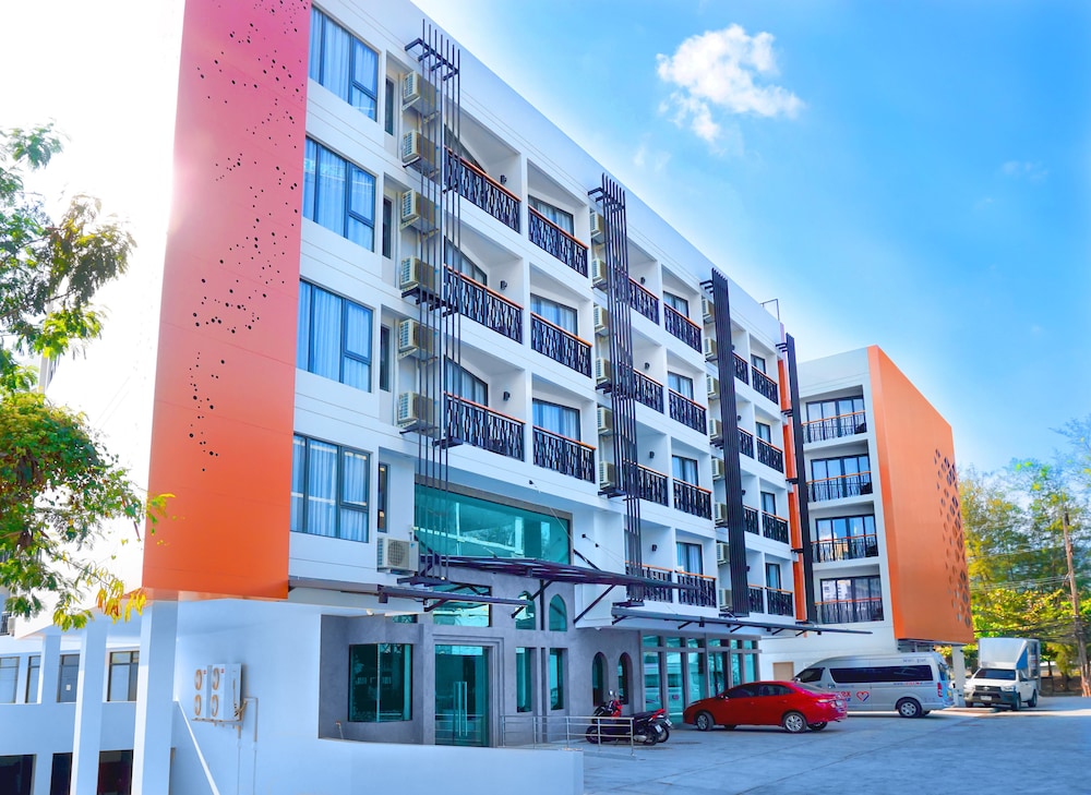 PHOENIX HOTEL KARON BEACH 3/50