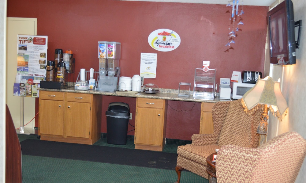 Super 8 by Wyndham Tifton 14/54