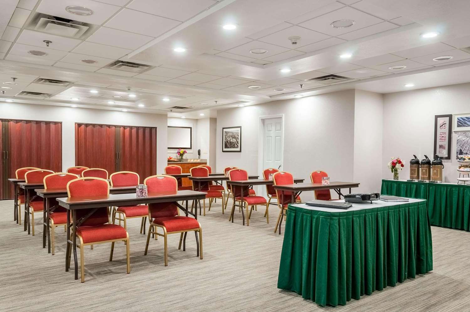 Country Inn and Suites By Radisson Cookeville TN 27/48